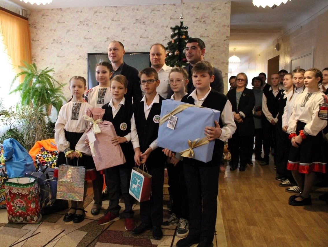 Воронежские депутаты поздравили детей с Новым годом
