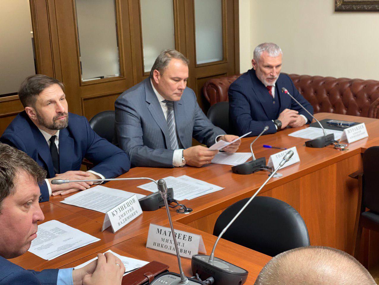 Журавлев и Шинкаренко приняли участие в совещании в ГД по профилактике преступности мигрантов