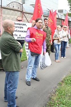 Акция партии "РОДИНА" у лагеря для нелегалов в Гольяново, 15 августа 2013 г