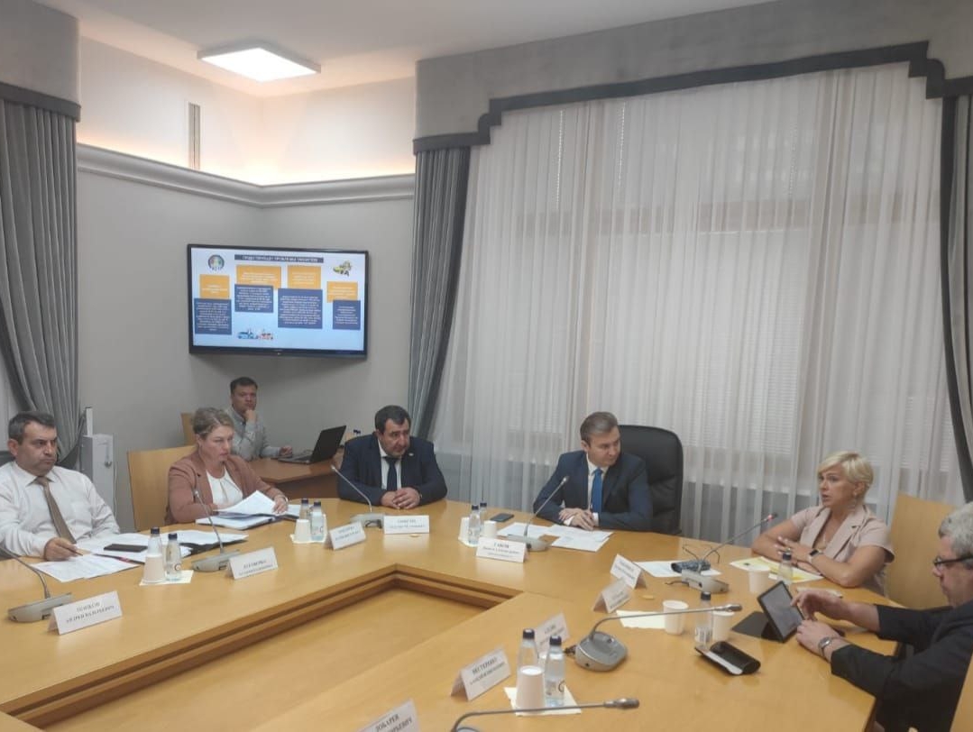 Партия "РОДИНА" в Госдуме обсудила закон о такси