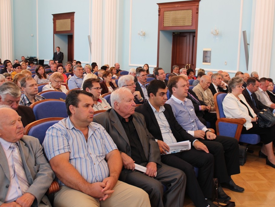 Партийцы Челябинска приняли участие в заседании социально-правовой организации "За возрождение Урала"