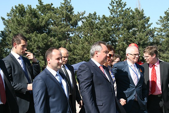 Вице-премьер РФ Дмитрий Рогозин в Молдове, 9 мая 2013 года