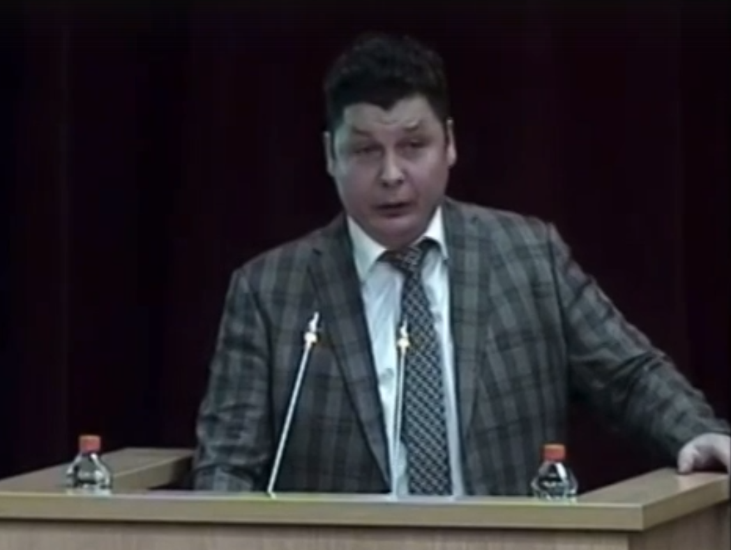 Лидер кировских родинцев Федор Лугинин выступил перед областными депутатами