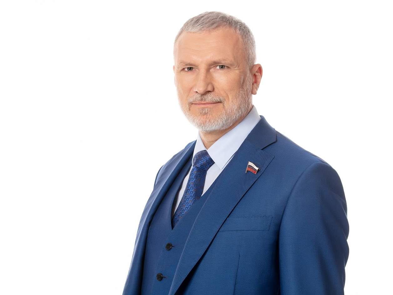Журавлев: "Сутенеры" подталкивают Украину на "панель войны"