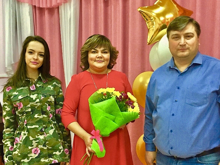 Кировская "РОДИНА" вручила детскому саду подарочный сертификат