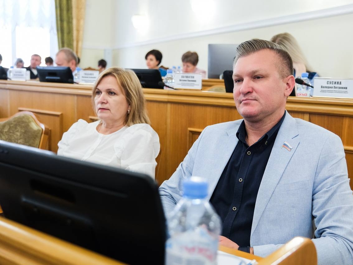 Владимир Сухарев принял участие в очередном заседании астраханской Думы