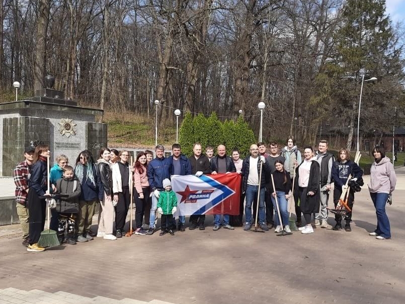Воронежские соратники приняли участие в субботнике