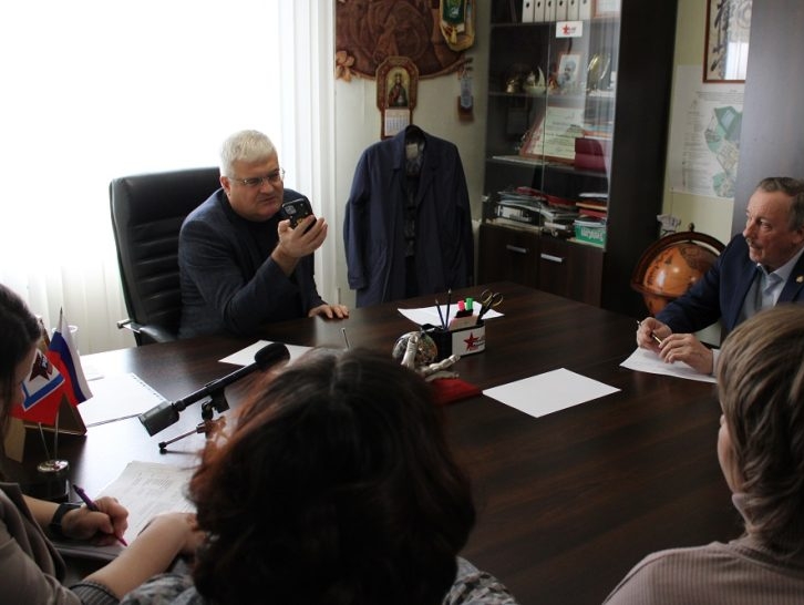 В двух общественных приемных провел личный прием граждан Вячеслав Илюхин