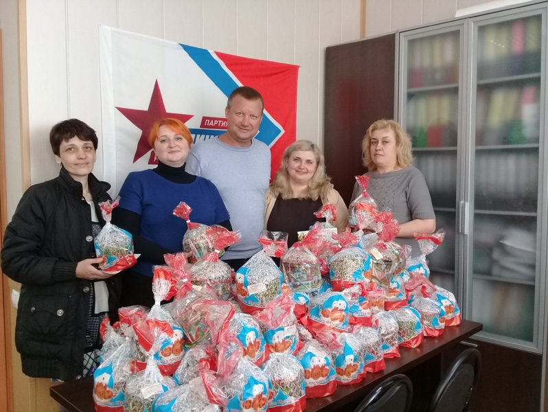 "РОДИНА" провела традиционную благотворительную акцию по вручению пасхальных куличей в Новомосковске