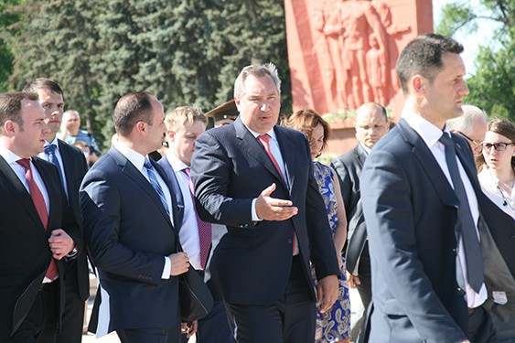 Вице-премьер РФ Дмитрий Рогозин в Молдове, 9 мая 2013 года