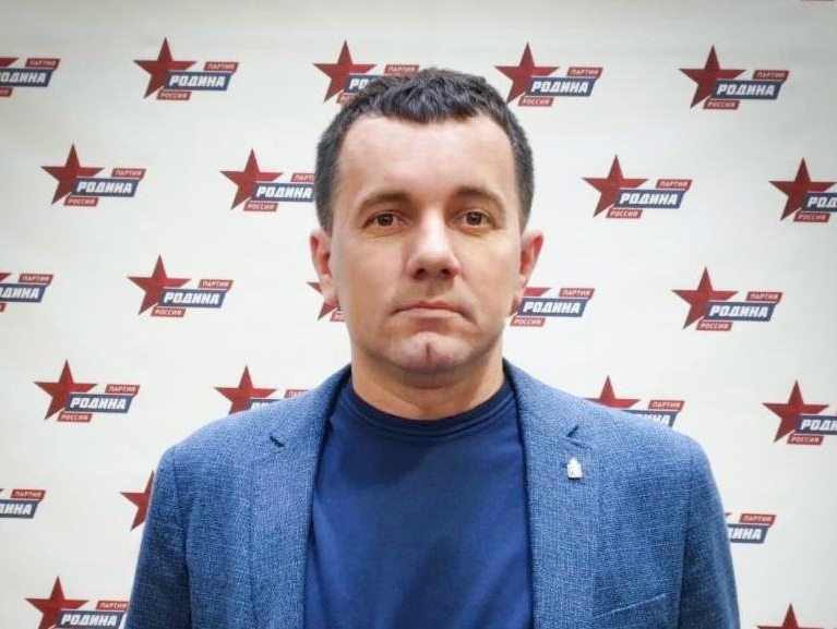 Лидер Свердловской "РОДИНЫ" Валерий Хвостов предложил губернатору Евгению Куйвашеву обязать перевозчиков размещать в транспорте бесплатные антисептики