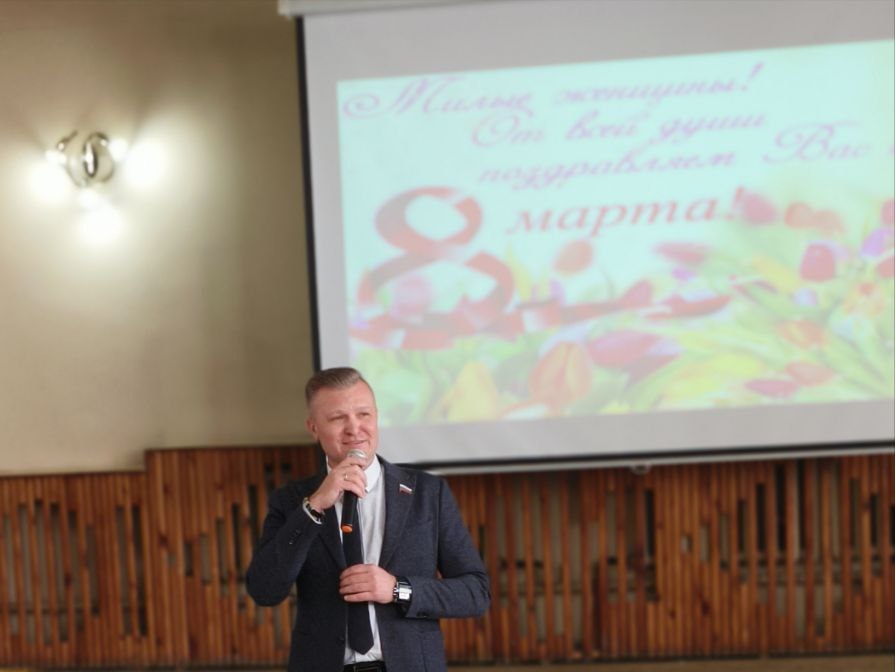 ПОЗДРАВЛЕНИЕ С 8 МАРТА ОТ ВЛАДИМИРА СУХАРЕВА