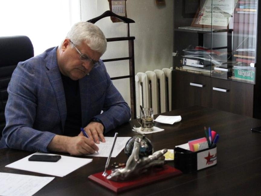 Вячеслав Илюхин на постоянной основе помогает коллективам центра внешкольной работы «Пашинский»