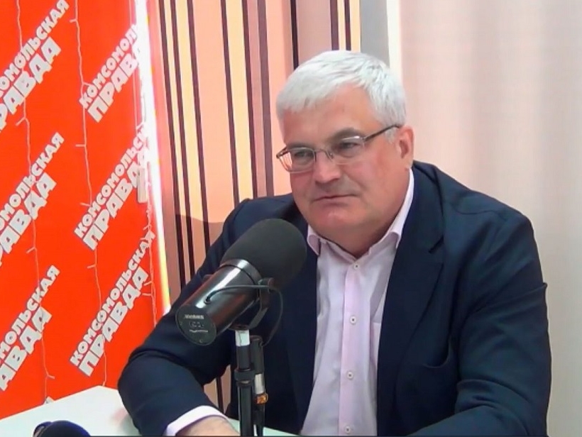 Илюхин рассказал на "Радио "Комсомольская правда", как чиновники жонглируют цифрами
