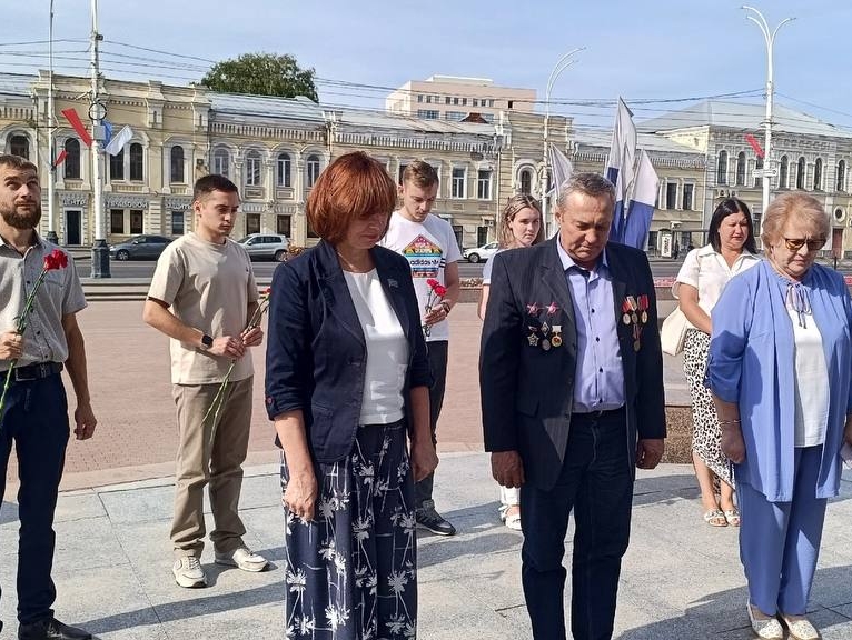 В день рождения Зои Космодемьянской соратники возложили цветы к подножью монумента в центре Тамбова