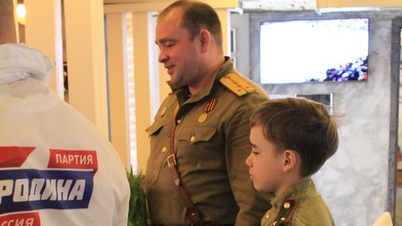 Питерские соратники поздравили ветеранов и блокадников