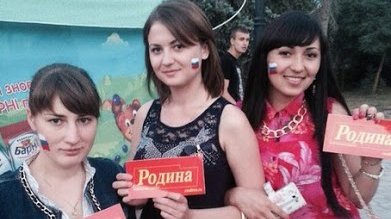 "РОДИНА" организовала акцию "Флаг России на твоем балконе" в Евпатории