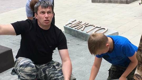 Активисты ярославской "РОДИНЫ" приняли участие в благоустройстве территории у памятника главнокомандующему ВДВ Василию Маргелову