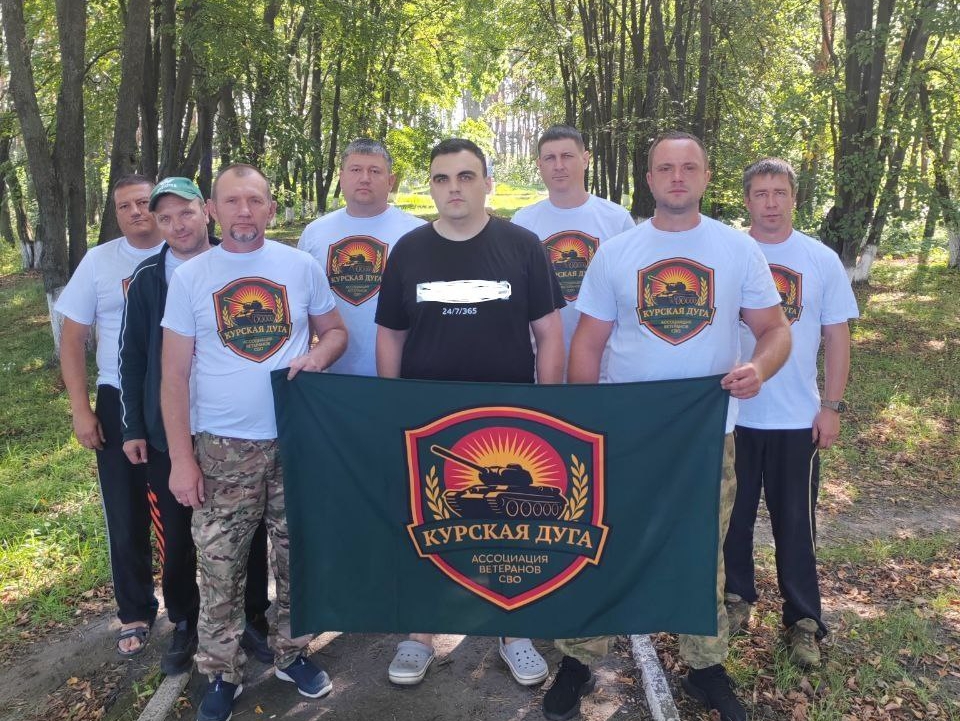 Дмитрий Гуляев принял участие в субботнике в сквере в Щетинке