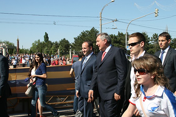 Вице-премьер РФ Дмитрий Рогозин в Молдове, 9 мая 2013 года
