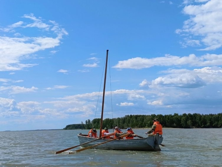 Вячеслав Илюхин подарил детскому морскому центру "Каравелла" комплект инструментов