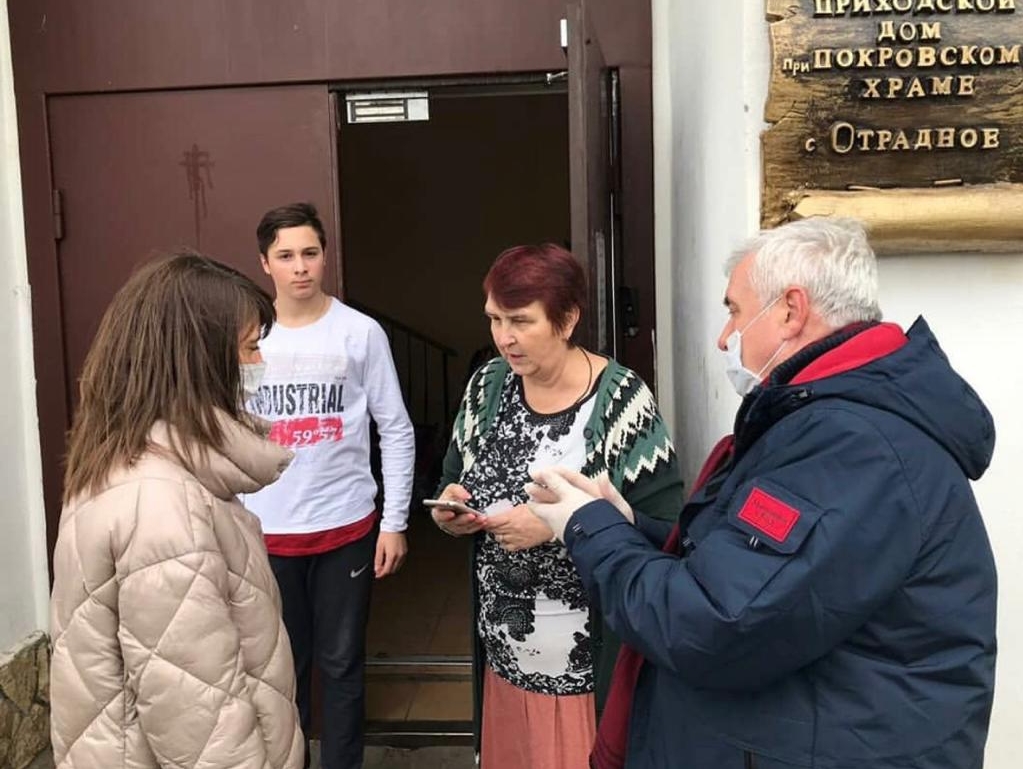 Воронежская "РОДИНА" передала воспитанникам приюта пасхальные подарки