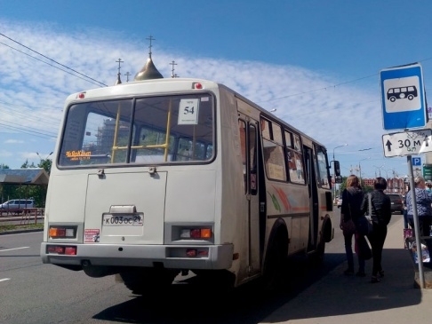 СТОЛИЦА ПОМОРЬЯ РЕГУЛЯРНО ВЫНУЖДЕНА МЕНЯТЬ НАПРАВЛЕНИЕ МАРШРУТОВ ОБЩЕСТВЕННОГО ТРАНСПОРТА