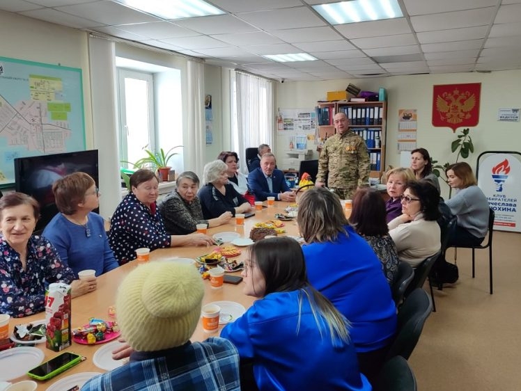 Новосибирская "РОДИНА" организовала встречу волонтеров с участником СВО