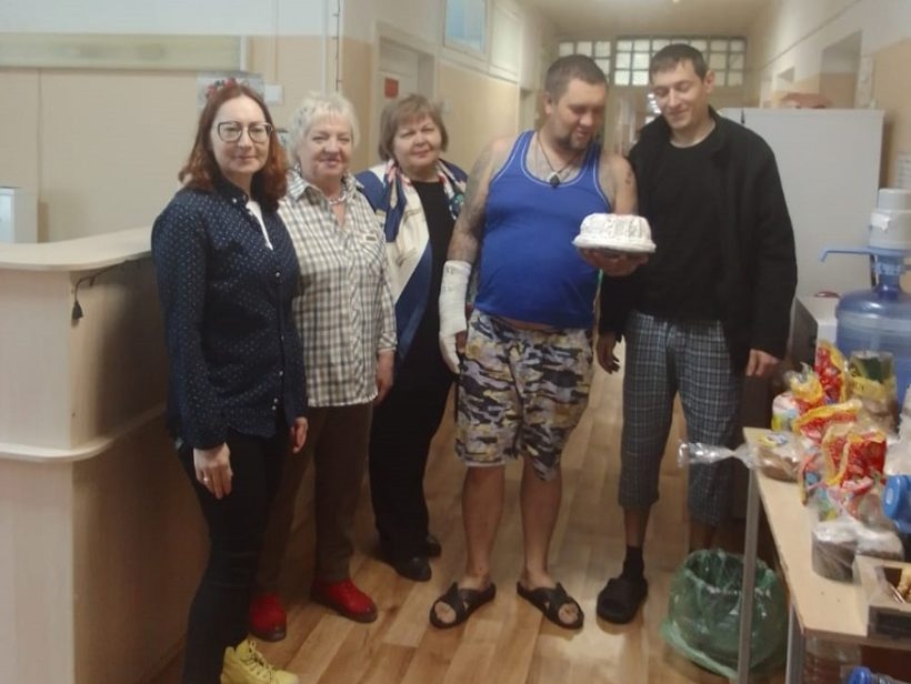 Помощники Вячеслава Илюхина приехали в гости к раненым бойцам