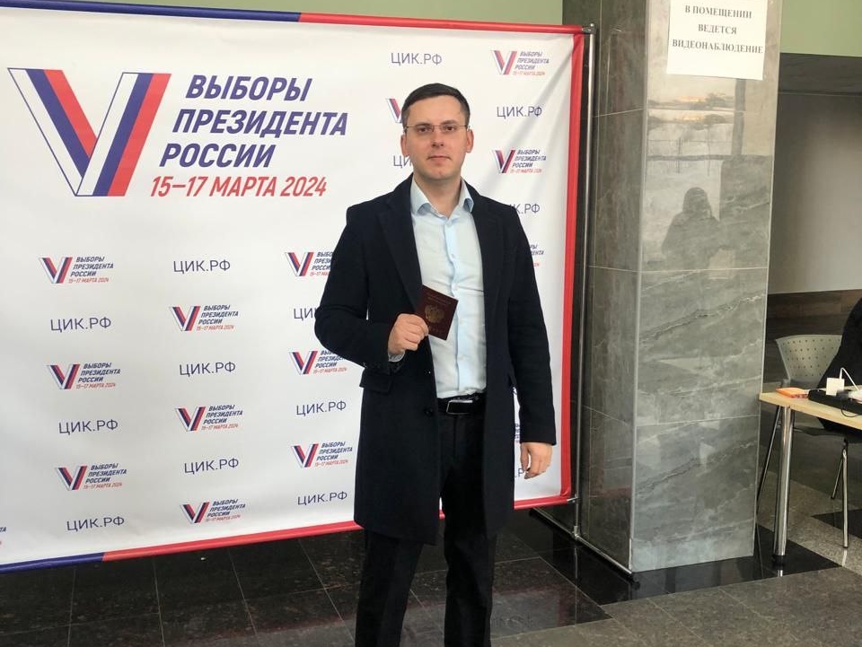 Команда партии "РОДИНА" в Новгородской области голосует за Президента России
