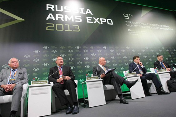 Дмитрий Рогозин на выставке Russia Arms Expo 2013 в Нижнем Тагиле, сентябрь 2013 г.