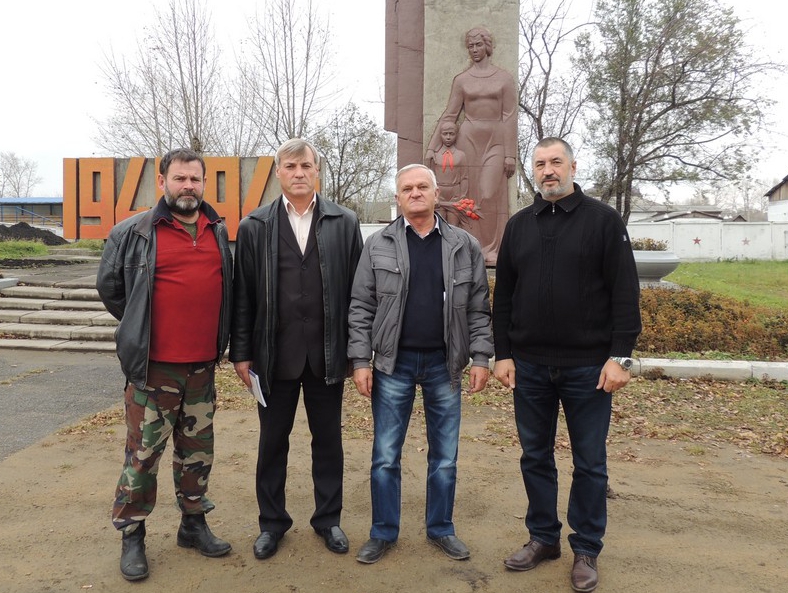 Красноярские партийцы организовали благотворительную выставку