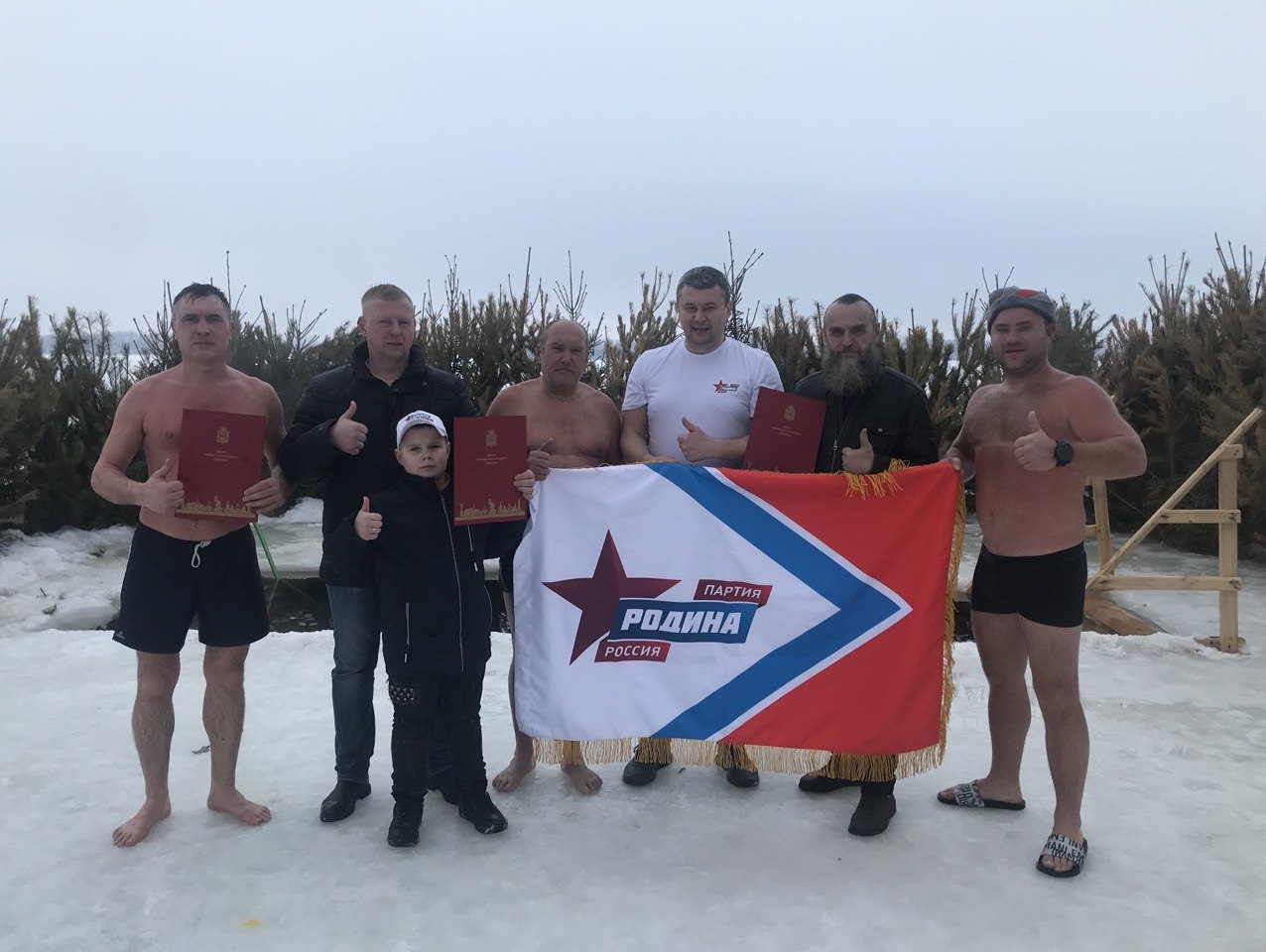 Валерий Барсук поздравил победителей чемпионата по зимнему плаванию