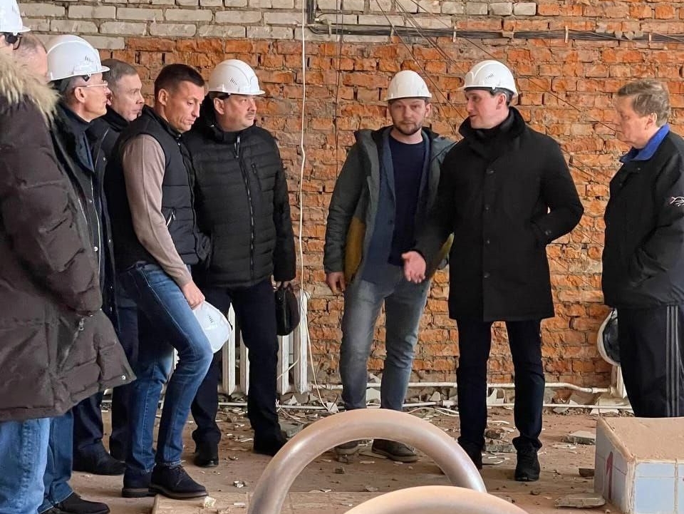Депутат "РОДИНЫ" Сергей Захаров проверил выполнение капремонта бассейна "Чайка" в Сергиевом Посаде