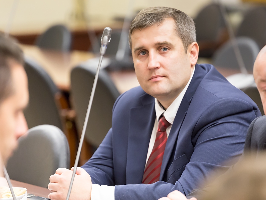 Рылеев: Зарплата учителей и медиков не должна основываться на МРОТ