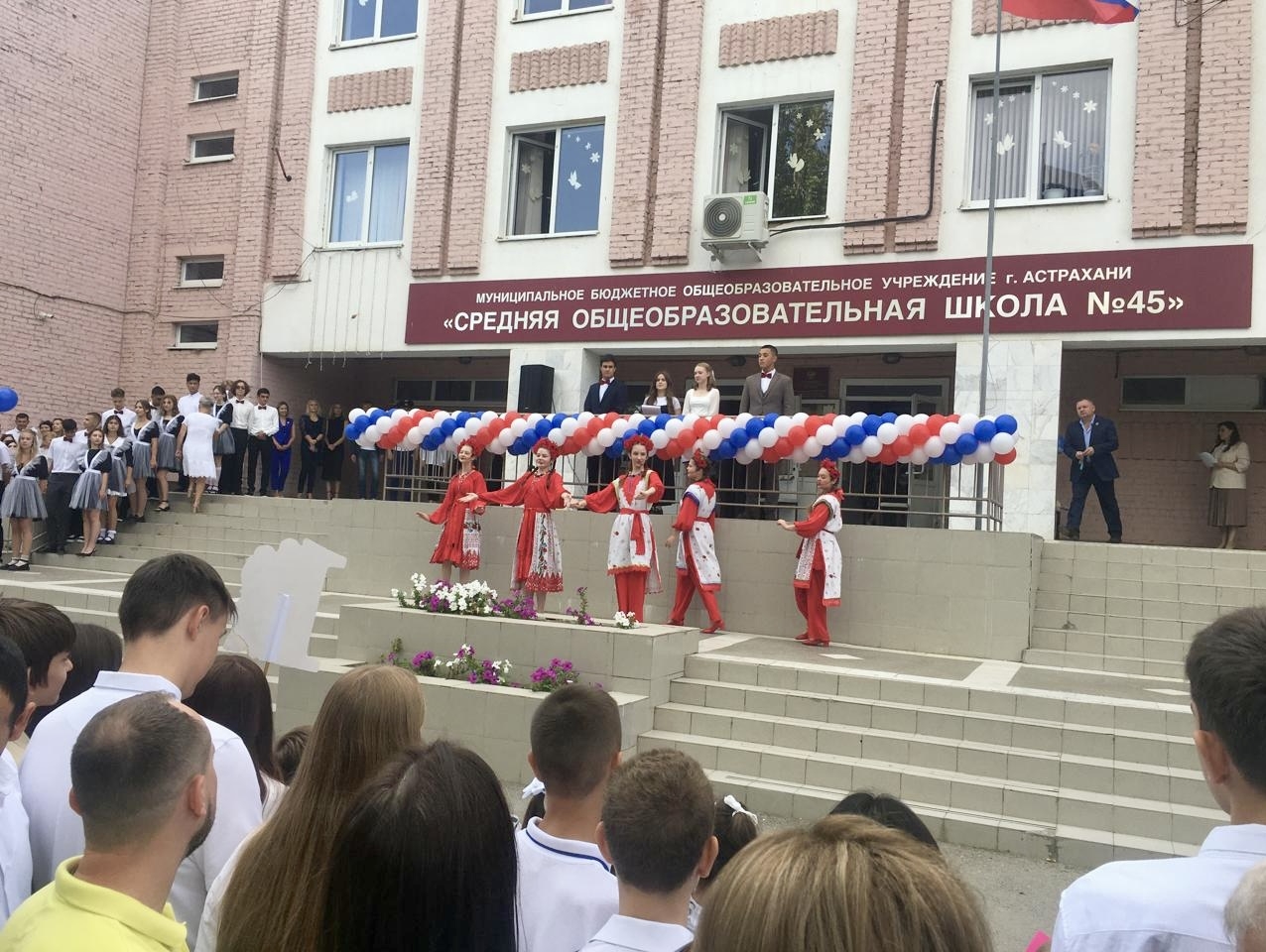 РУКОВОДИТЕЛЬ АСТРАХАНСКОЙ «РОДИНЫ» ДЕПУТАТ ДУМЫ АСТРАХАНСКОЙ ОБЛАСТИ ВЛАДИМИР СУХАРЕВ ПОЗДРАВИЛ ШКОЛЬНИКОВ И ПЕДАГОГОВ С НАЧАЛОМ УЧЕБНОГО ГОДА
