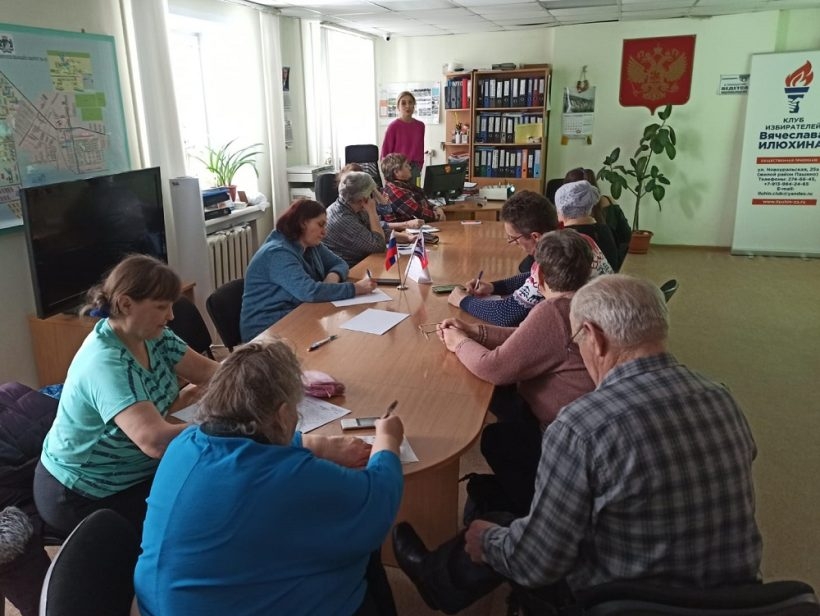В общественной приемной депутата Вячеслава Илюхина в Пашино прошло первое занятие «Школы ЖКХ»