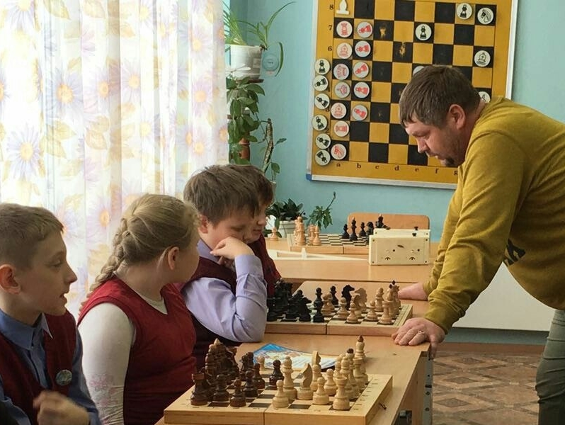 Свердловские партийцы провели сеанс одновременной игры в Камышлове