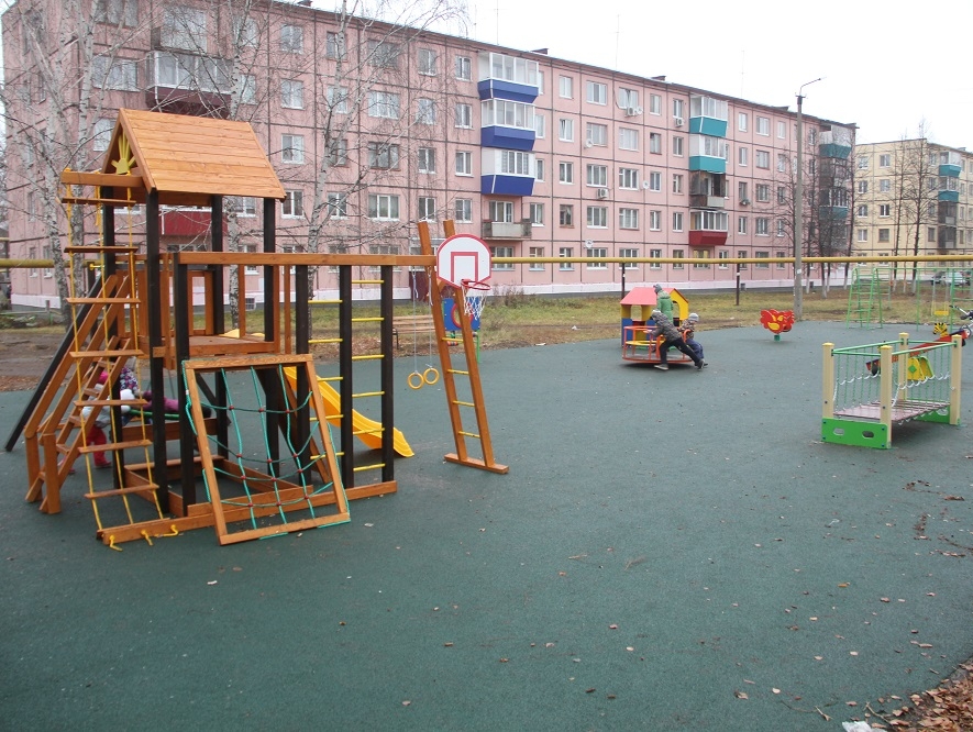 Депутаты партии "РОДИНА" в Удмуртской Республике помогли со строительством детской площадки