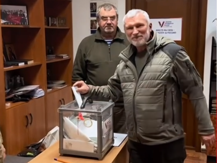 Алексей Журавлев проголосовал на выборах Президента в батальоне "Пятнашка"