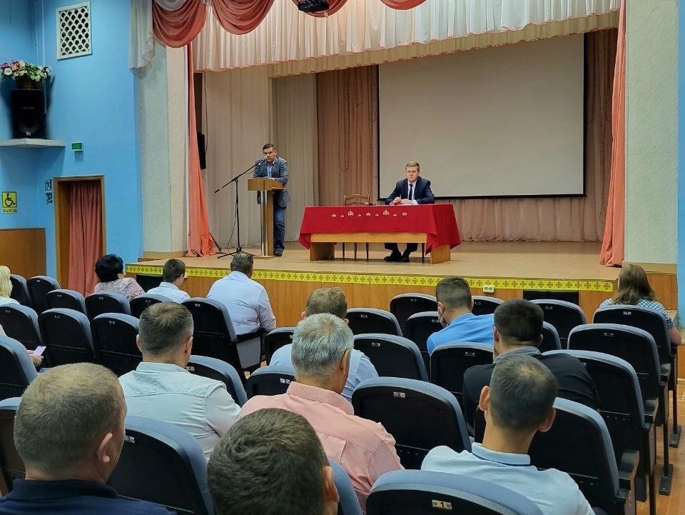 Владимир Михайлов провел еженедельную планерку с сотрудниками администрации округа