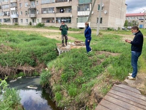 В СВЕРДЛОВСКОЙ ОБЛАСТИ ВЫСТАВЛЯЮТ СЧЕТА ЗА НЕСУЩЕСТВУЮЩУЮ КАНАЛИЗАЦИЮ