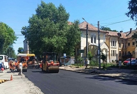 ЭДУАРД КАЧАНОВСКИЙ: В СМОЛЕНСКЕ ВСКРЫЛИ НЕДАВНО УЛОЖЕННЫЙ АСФАЛЬТ