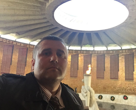 Алексей Рылеев возложил цветы к Вечному огню на Мамаевом кургане