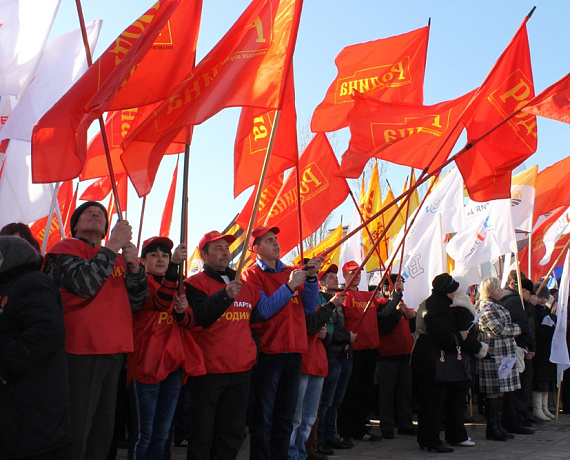 Крым наш: оренбургские патриоты вышли на праздничный митинг