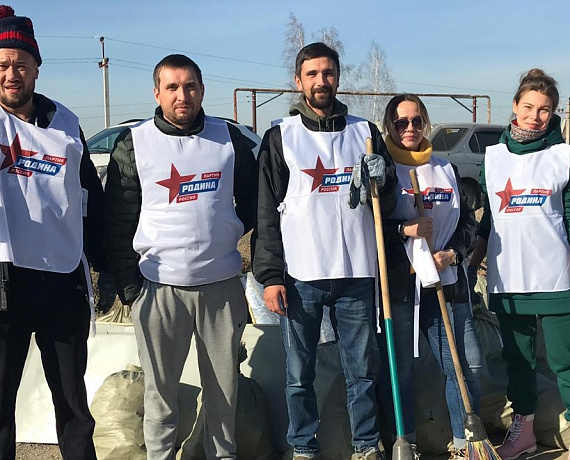 Новосибирская "РОДИНА" провела субботник по очистке территории озера Каменка