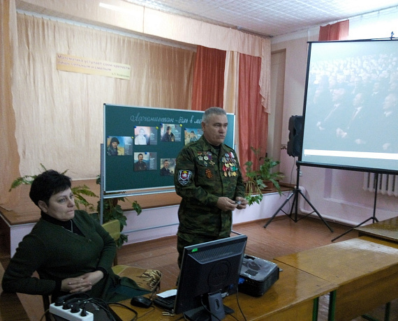 Крымский активист провел встречу с учащимися школы