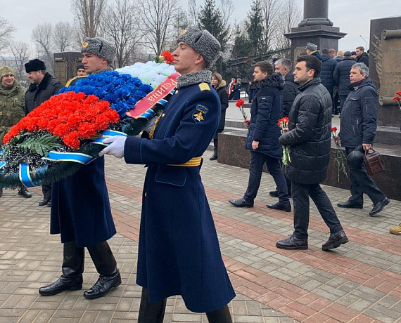 Делегация Воронежской "РОДИНЫ" возложила венок к Вечному огню накануне Дня защитника Отечества