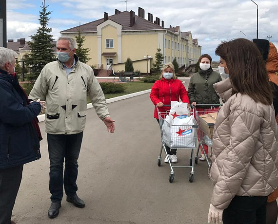 Воронежская "РОДИНА" поздравила проживающих и сотрудников дома-интерната с Пасхой