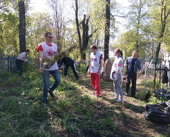 Ульяновские активисты "РОДИНЫ" организовали акцию по благоустройству воинских захоронений